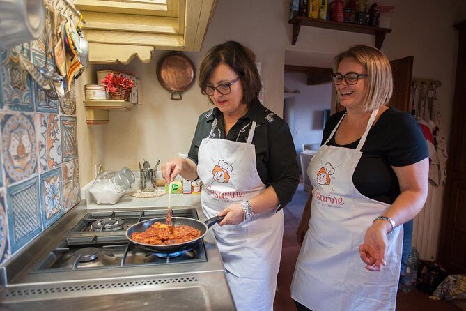 Cesarine: Market Tour & Cooking Class at Local's Home in Siena - The 10:00 am start in Siena and the walk to the market