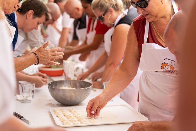 Cesarine: Small group Pasta and Tiramisu class in Siena - What’s included: aperitivo, cooking lesson, and tasting your results