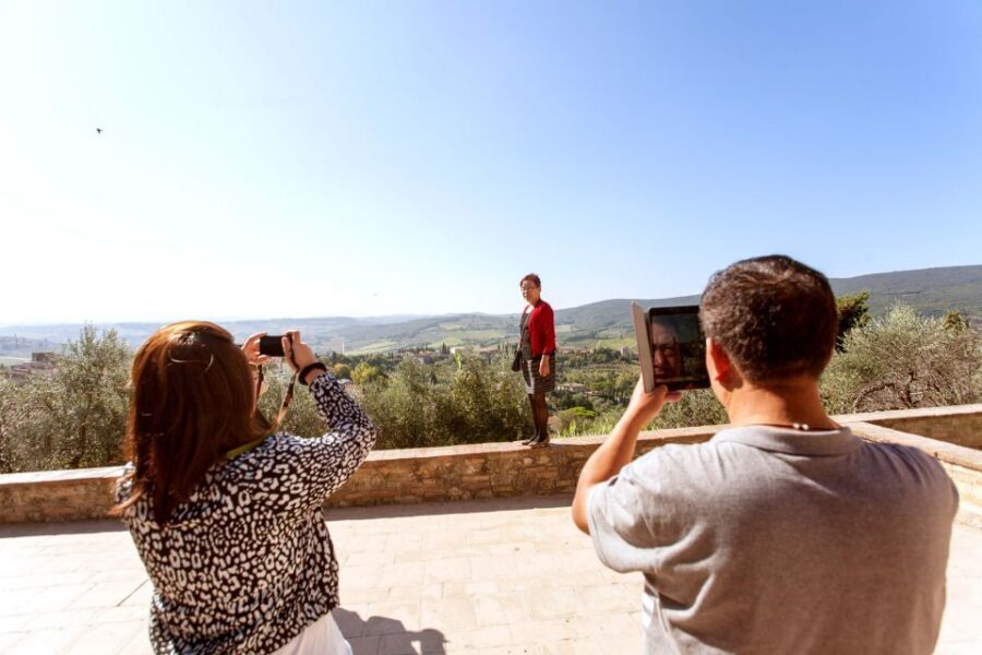 From Florence: San Gimignano, Siena, and Chianti Wine Tour - Chianti estate: the five tastings and the food that makes it stick