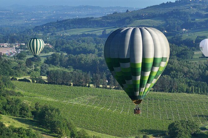 Hot air balloon over the hills of Pienza, Montalcino and Val D'Orcia - Weather matters more than you think (and here’s how to handle it)