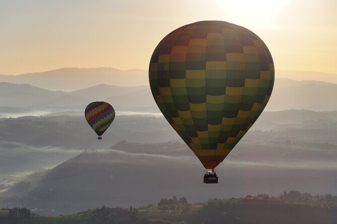 Hot air balloon over the hills of Pienza, Montalcino and Val D'Orcia - Meeting in Buonconvento: the practical side of starting near Siena