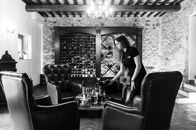 Montalcino: Cellar Tour, Brunello Tasting and Appetisers - Five-product Brunello tasting: how to get the most from the flight