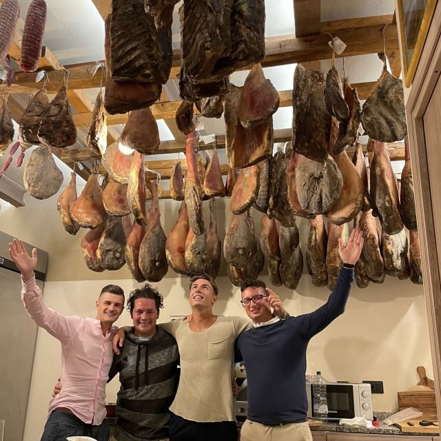 Montepulciano: Cinta Senese Tour With Food Tasting - Meet Roberto and the Pigs: The Real Heart of the Visit