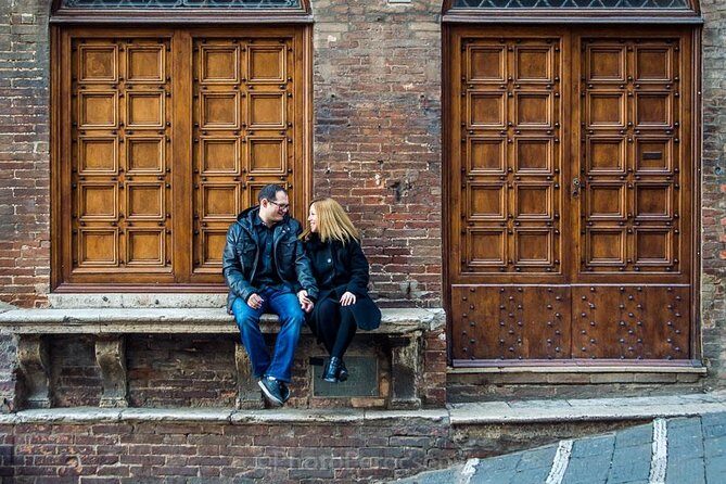Private Photo Shoot in Siena - Piazza del Campo: Classic Siena Frames With Flexibility