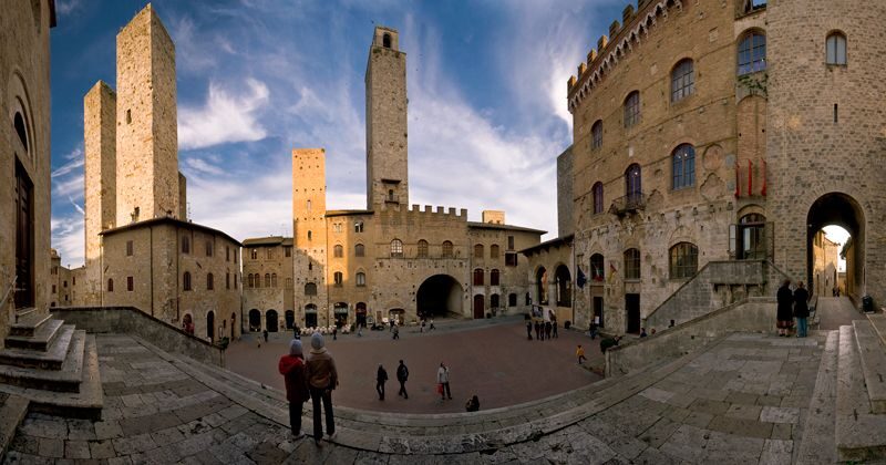 San Gimignano and Volterra: Day Tour from Siena - The farm lunch: saffron, seasonal produce, and real Tuscan rhythm
