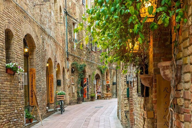 San Gimignano, Chianti, and Montalcino Day Trip from Siena - Price and time: 11 hours, and why the early start matters