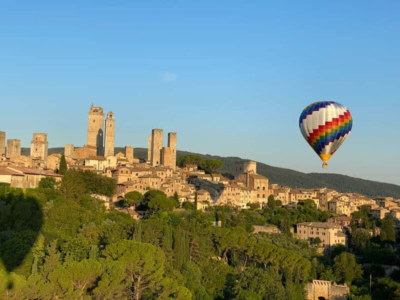 Siena: Balloon Flight Over Tuscany with a Glass of Wine - Safety Briefing and Smooth Landings: Why the Crew Matters
