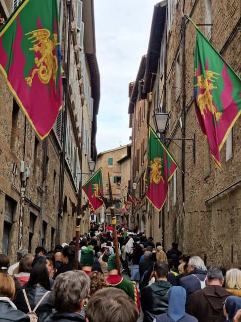 Siena: City Tour in German - Piazza del Campo finish: where the Palio of Siena happens