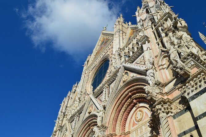 Siena Family Tour - Stop 2: Fontebranda—fountains and a Sienese game vibe