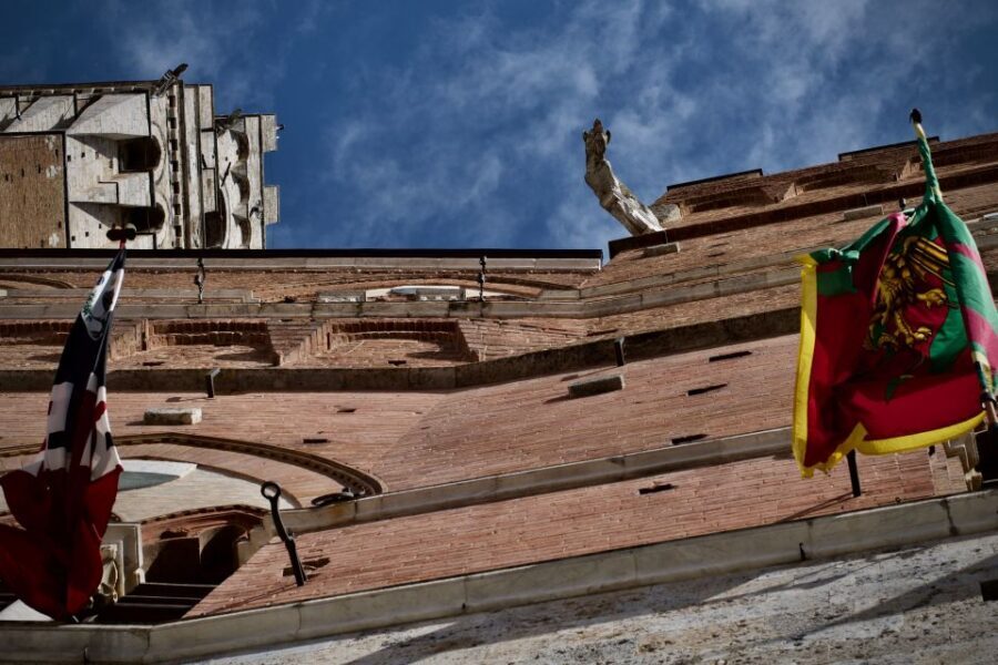 Siena: Palio Walking Tour - Piazza del Campo: the Palio explained where it happens