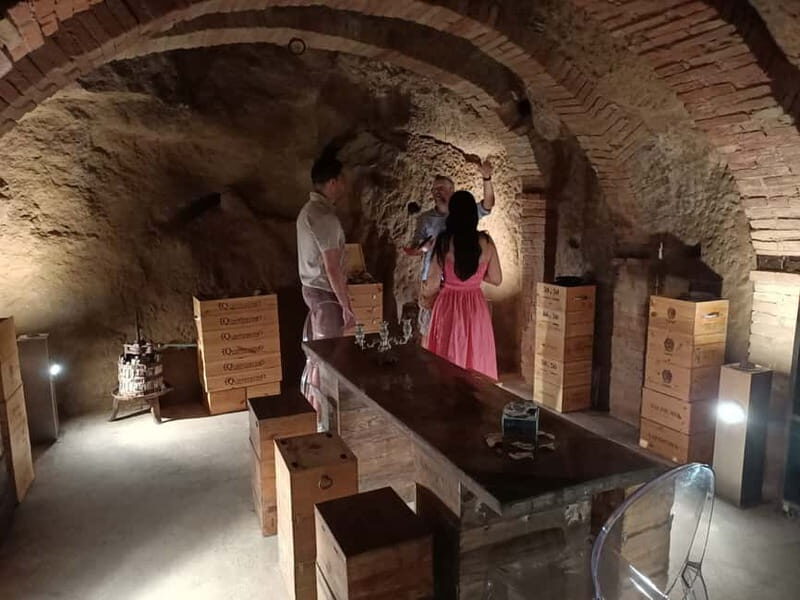Siena walking tour with lunch & Chianti wine - Gelato tasting: three flavors from an awarded shop