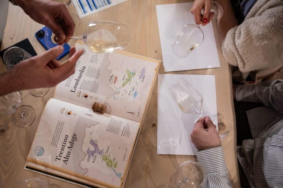 Siena: Wine tasting Experience with Tuscan Sparkling Wines - Trebbiano and Vermentino: the tasting trick that sharpens your palate