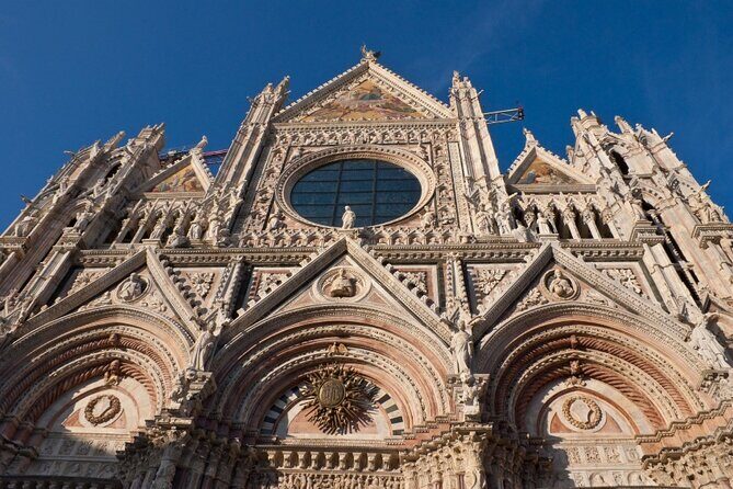 Skip the Line: Siena Duomo and City Walking Tour - Piazza del Campo: the seashell-shaped heart and the Palio connection