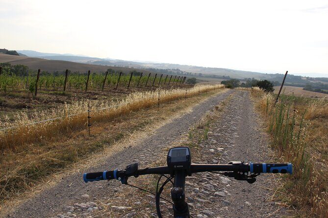 Small Group E-Bike Chianti Tour with farm lunch from Siena - Morning ride on the Chiantigiana: 20km of views with real stops