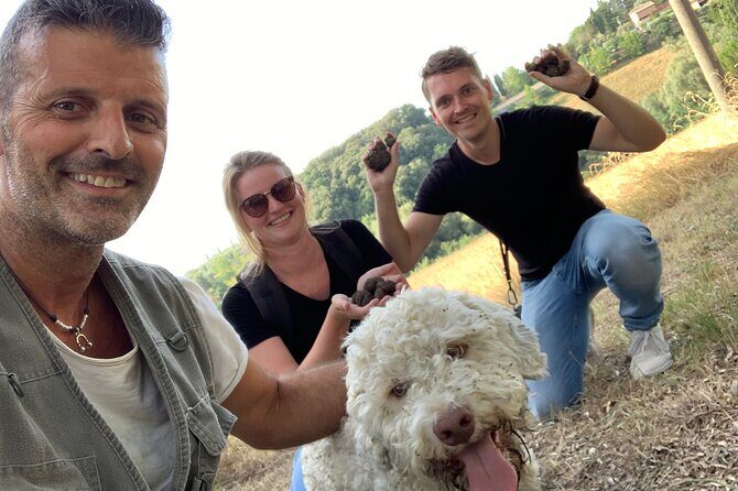 Truffle Hunting Experience Siena Tartufi - What makes the guide and dog pairing so good
