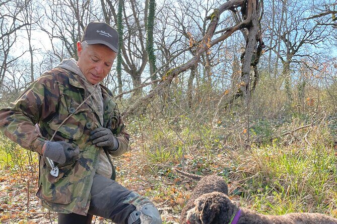 Truffle Hunting in Tuscany - When truffles come up: the weigh-in moment